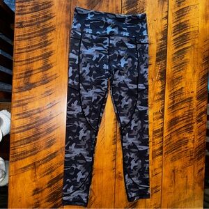 Zyia grey camo legging